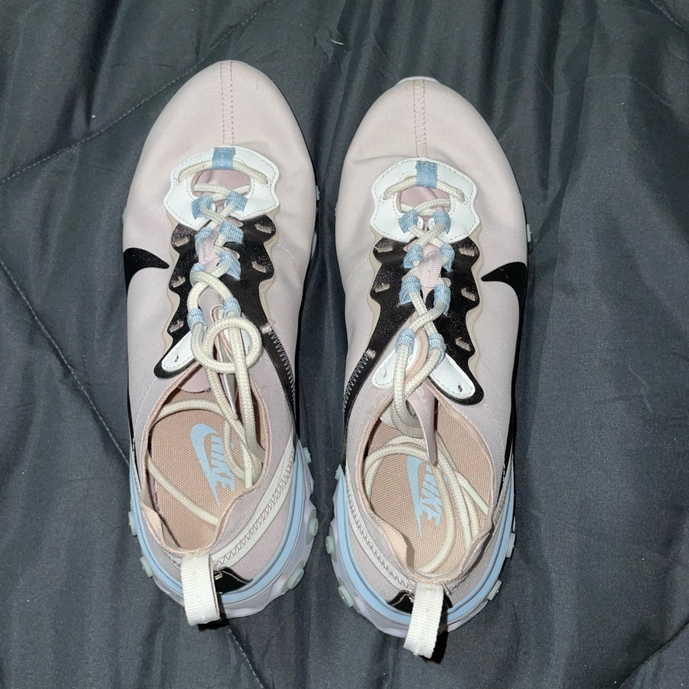 Nike tennis shoes